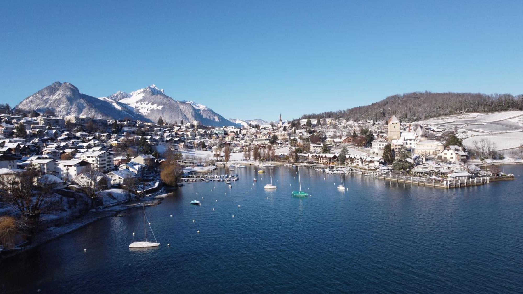 Wohnung Mit Grossartiger Seesicht Und Balkon Spiez Extérieur photo