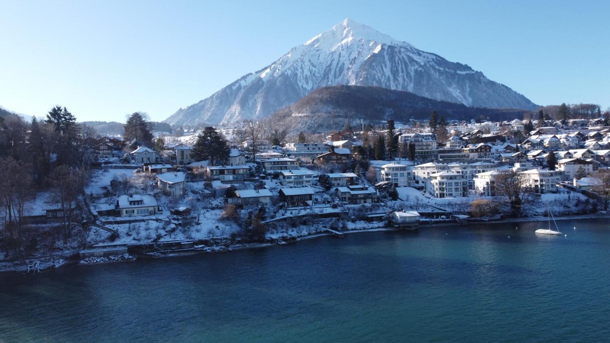 Wohnung Mit Grossartiger Seesicht Und Balkon Spiez Extérieur photo