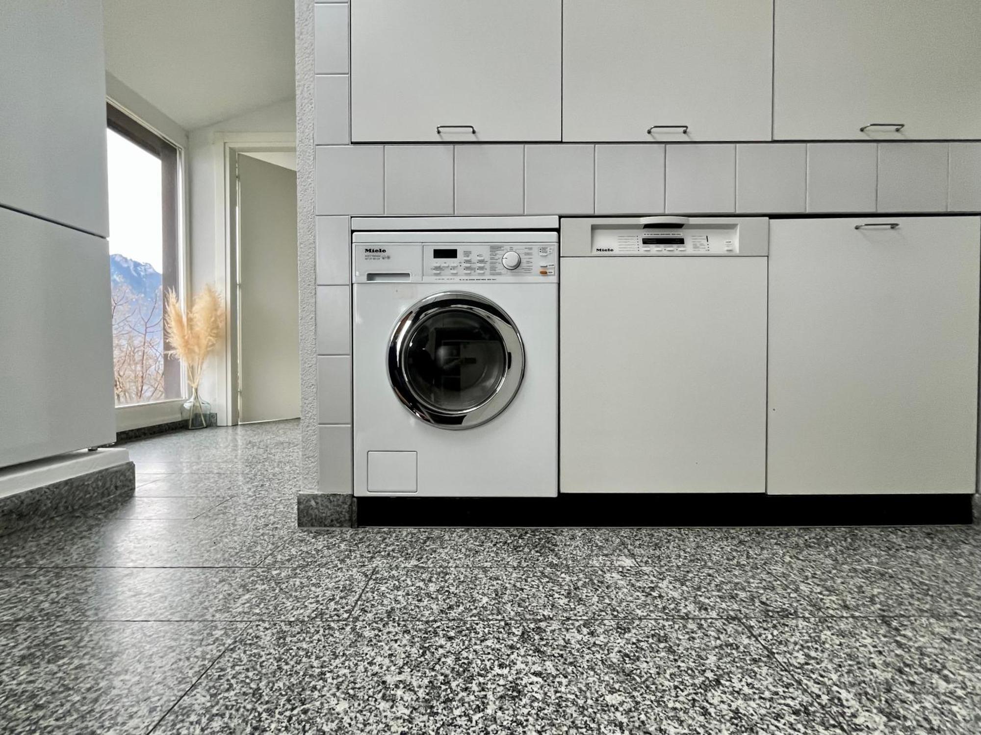 Wohnung Mit Grossartiger Seesicht Und Balkon Spiez Extérieur photo
